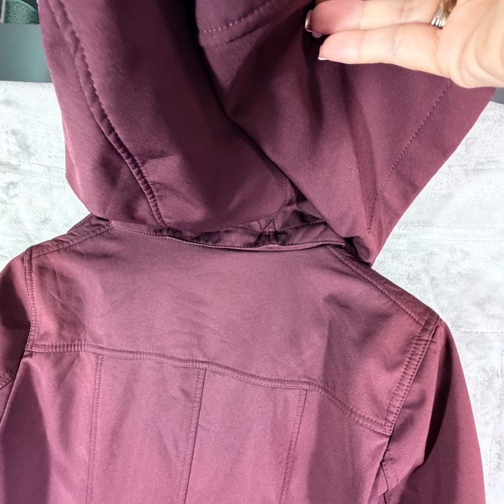 Andrew Marc Hooded Softshell Jacket Women’s Size S Burgundy Maroon Coat - Picture 4 of 10